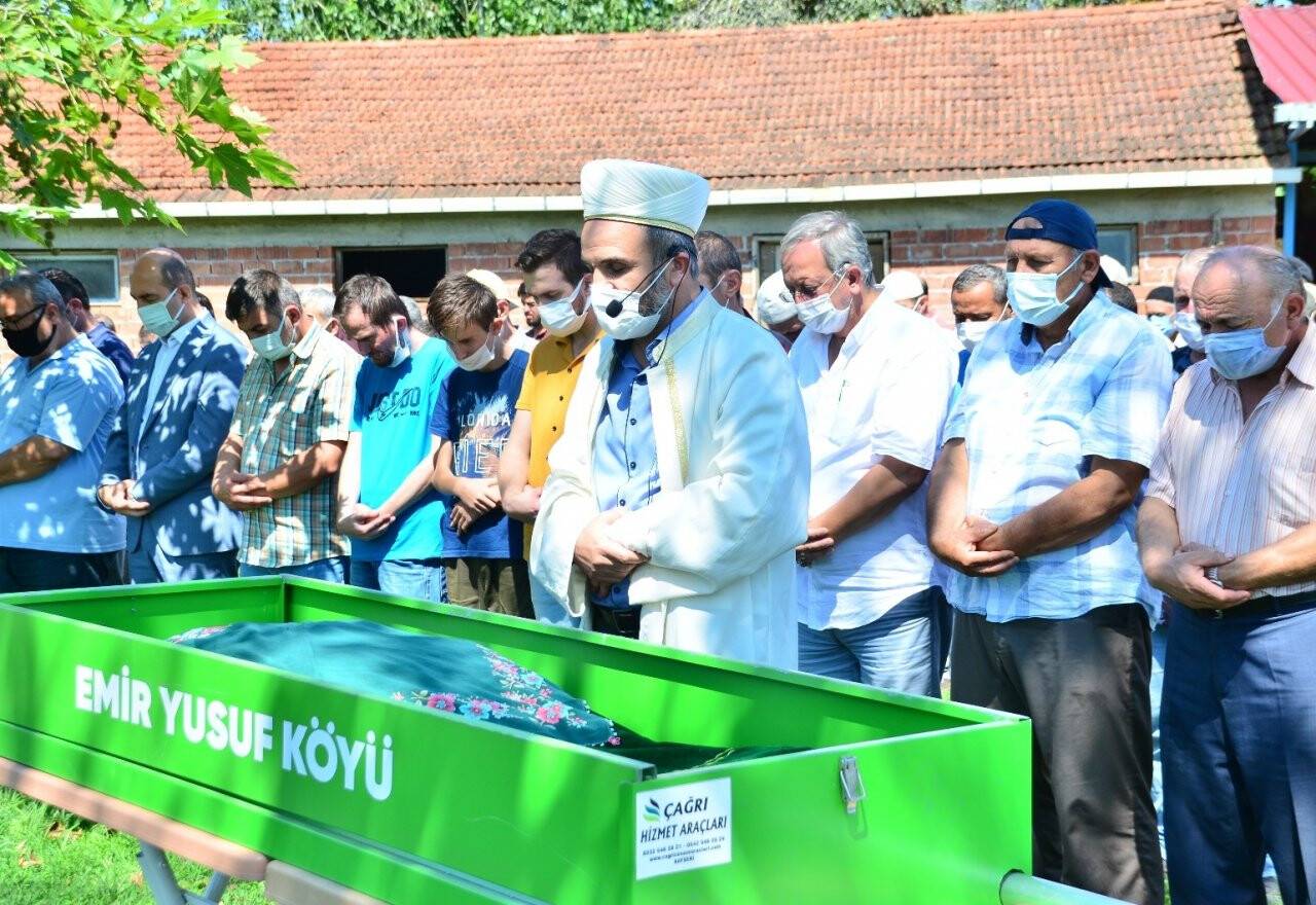 Kızını isteyen akrabası tarafından öldürülen kadın defnedildi
