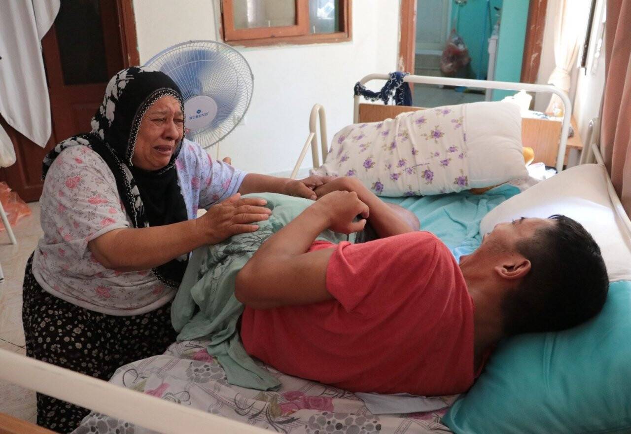 İçtiği protein tozu 19 yaşındaki genci felç etti
