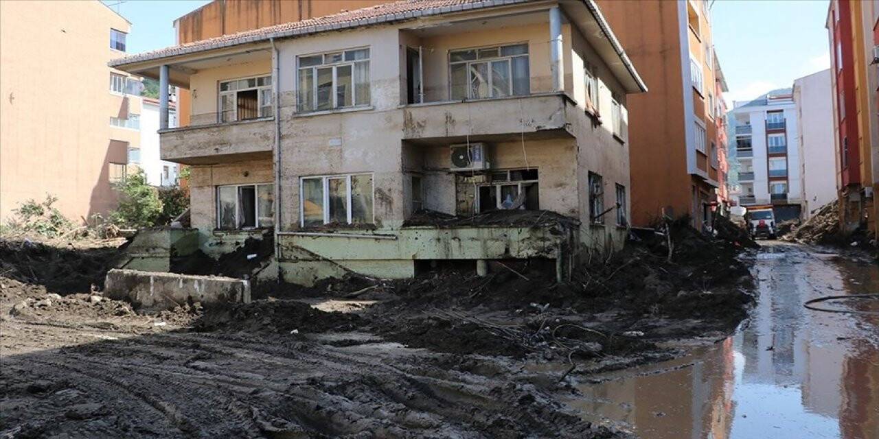 Sel suları 5 metreyi aştı! Bozkurt'ta duvarlarda izler silinmedi