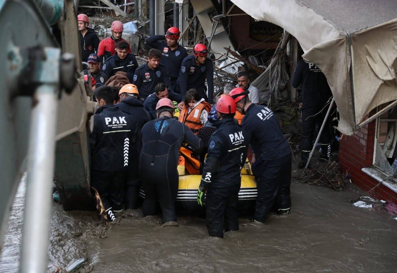 Sel felaketi bölgesinde 300’e yakın vatandaşı kurtaran kahraman tim