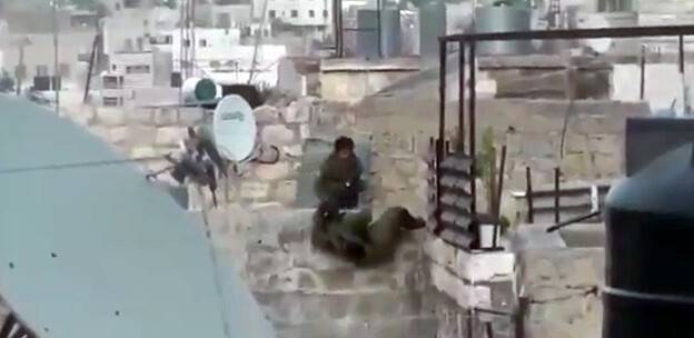 İsrail askerlerinin rezil olduğu an kamerada