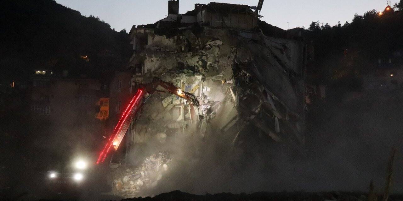 Batı Karadeniz’de sel afetinde 137 acil yıkılacak bina bulunuyor