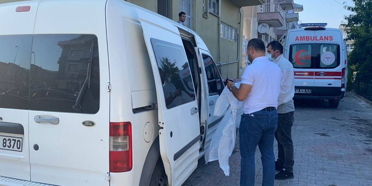Yemek masasında tartıştığı annesini bıçaklayarak öldürdü