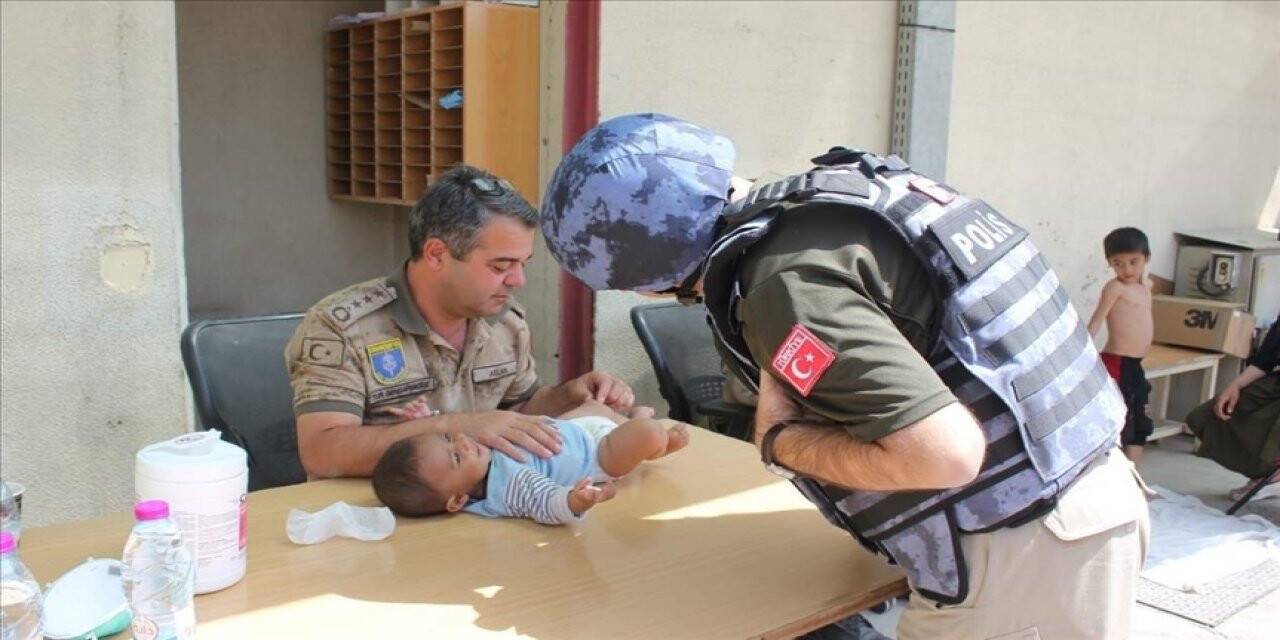 MSB, Kabil'de çocuklara yardım eli uzatan Mehmetçiğin fotoğraflarını paylaştı