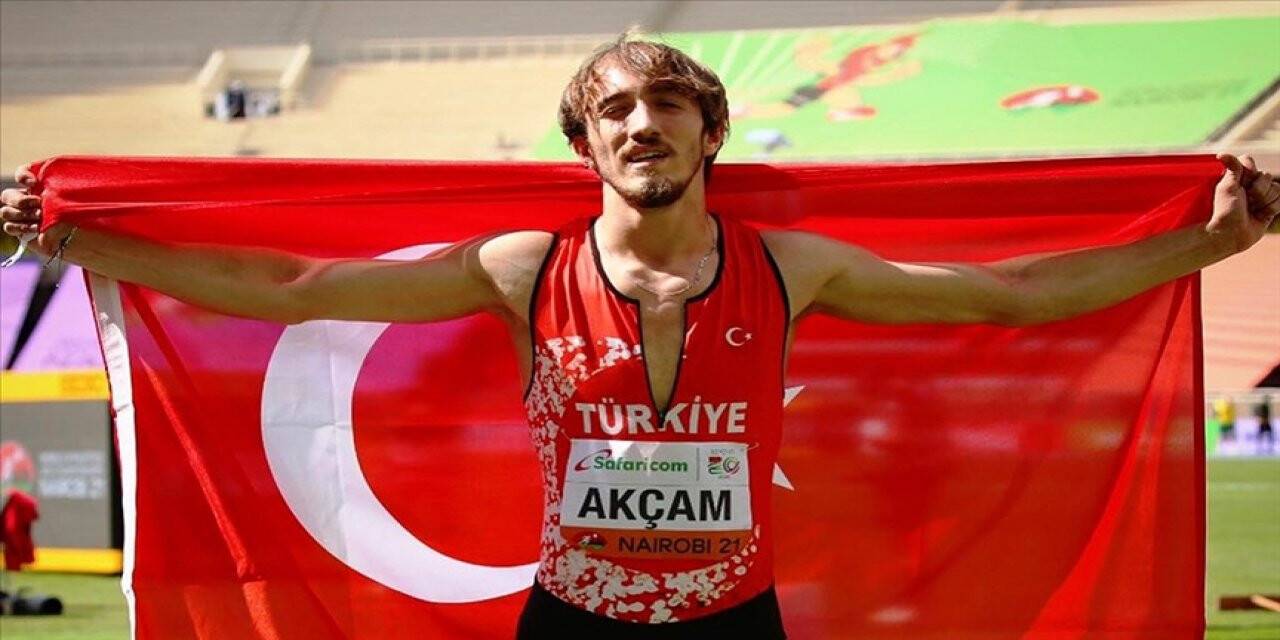 Milli atlet Berke Akçam, erkekler 400 metre engellide dünya ikincisi oldu