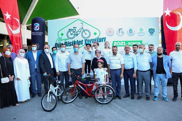 Düz bisiklet yarışı heyecanı devam etti