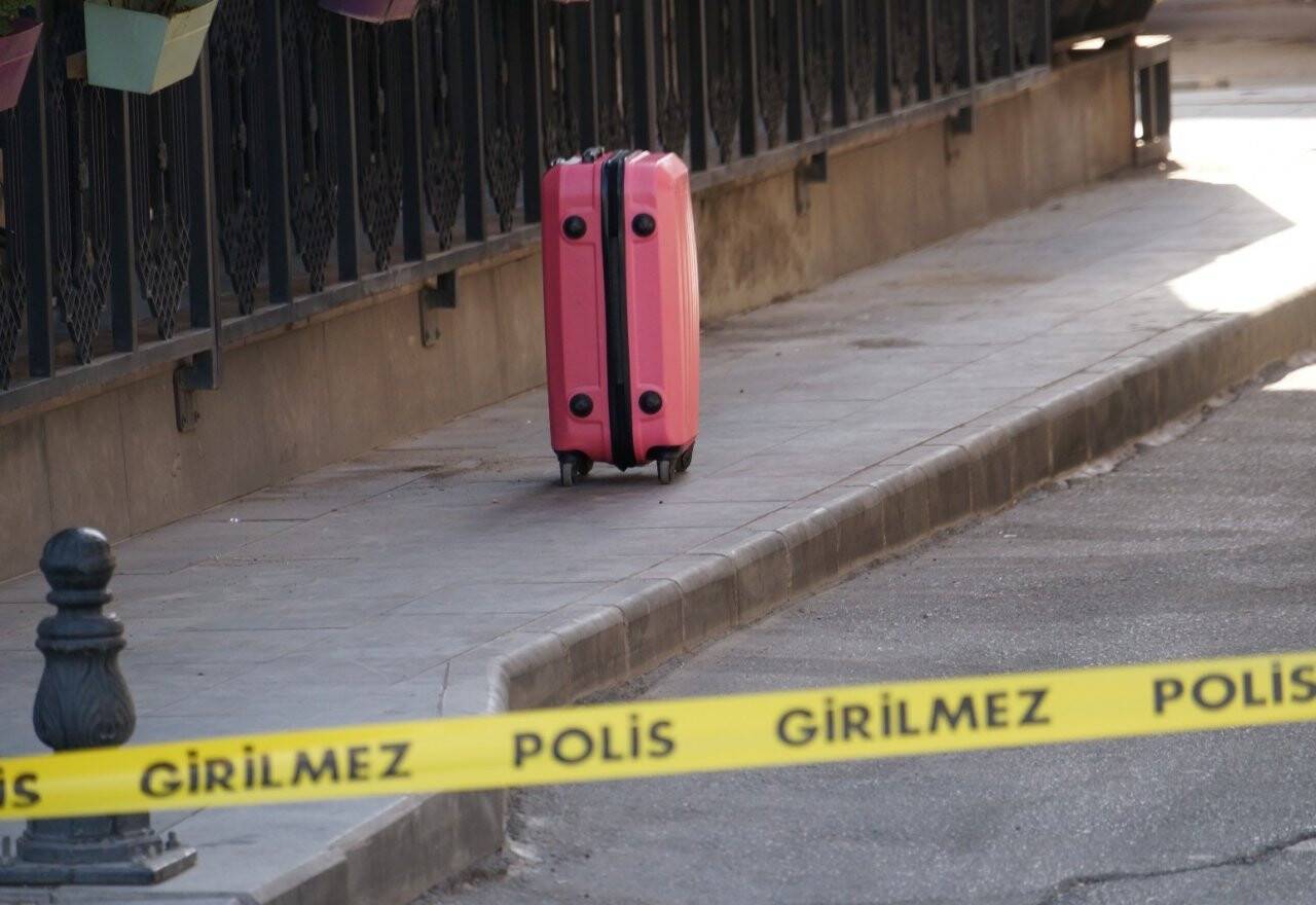 Şüpheli çanta polisi alarma geçirdi
