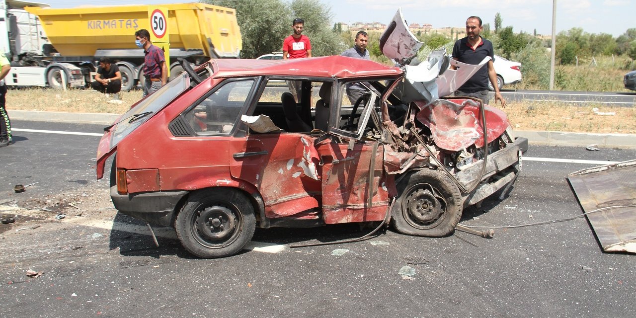 Konya'da iki otomobil çarpıştı: 2 yaralı