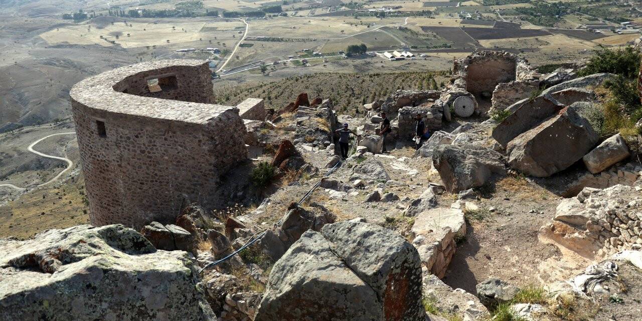 Konya'daki 5 bin yıllık stratejik kalenin "kapısı" bulundu