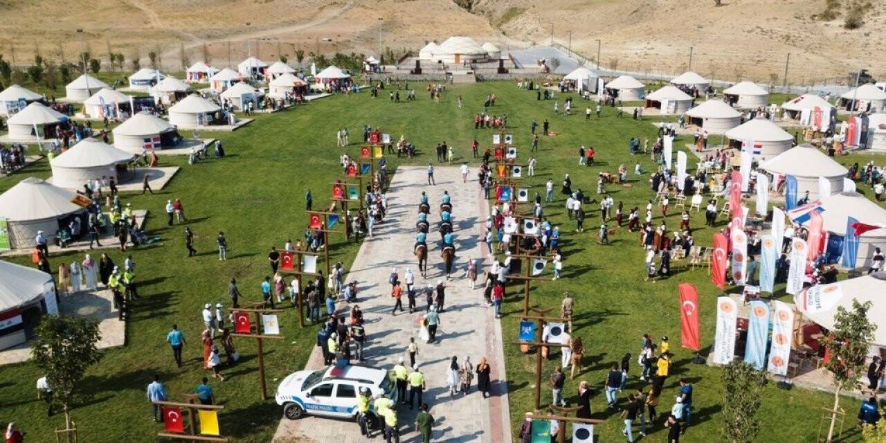 Ahlat’taki Malazgirt kutlamaları coşkuyla devam ediyor