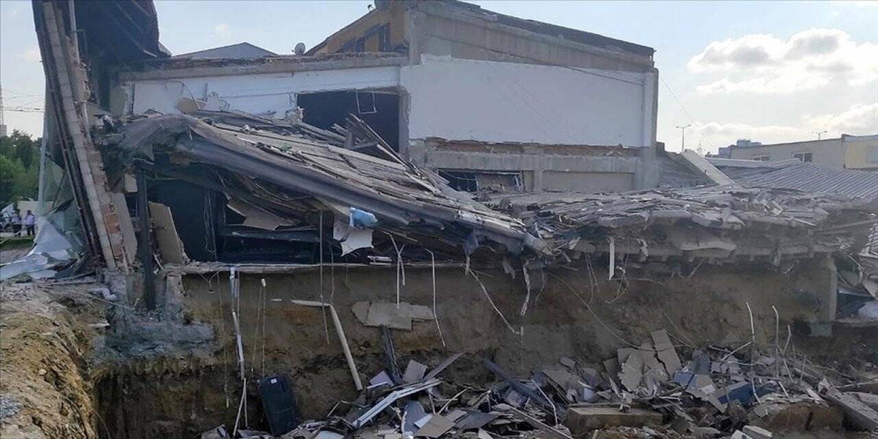 Başakşehir'de iş yeri çöktü