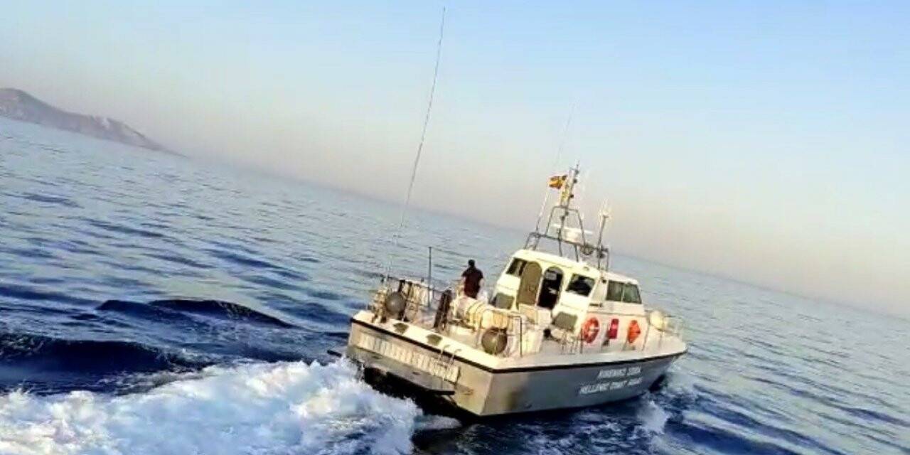 Yunan sahil güvenlik botundan Türk balıkçı teknesine taşlı taciz