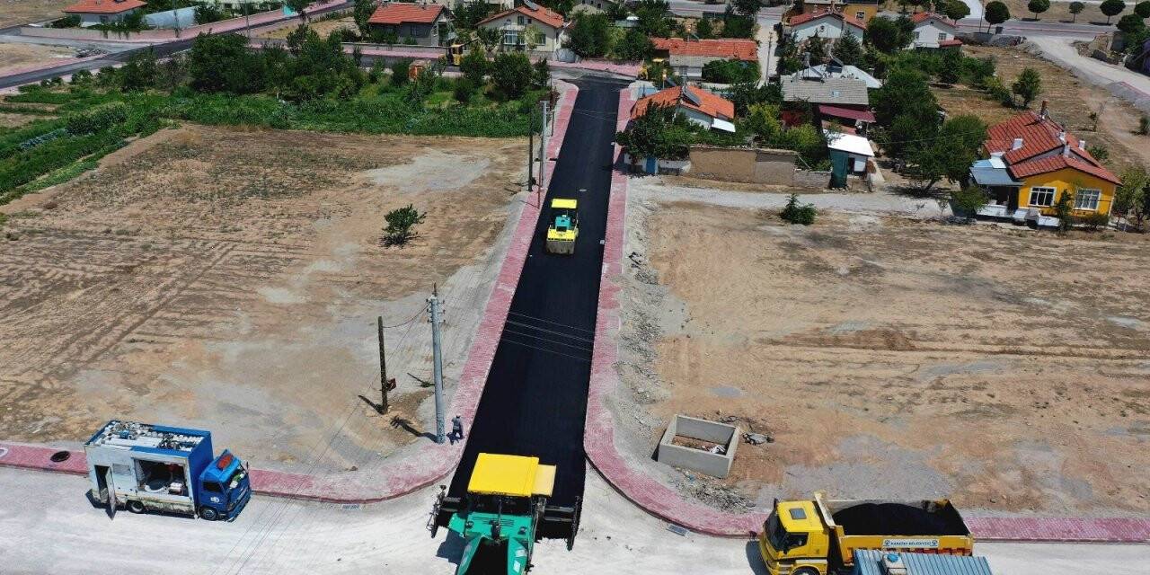 Karatay’da sıcak asfalt seferberliği sürüyor