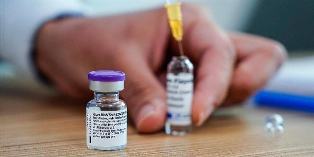 FDA'nın BioNTech'e verdiği 'tam onay' aşının tartışmasız kullanılabileceğini teyit etti