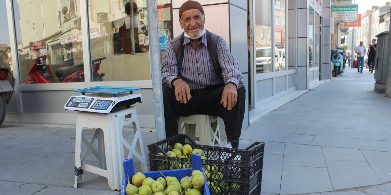 86 yaşındaki Kemal Aker çalışma azmiyle gençlere örnek oluyor
