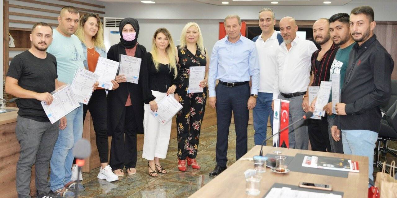 Kuaförler, mesleki yeterlilik belgelerini aldı