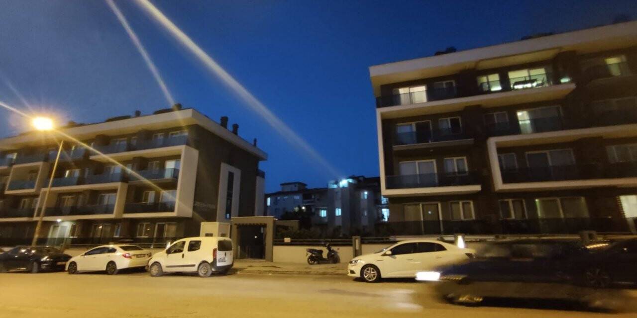 Ev arkadaşını öldürüp kendi başına sıktı