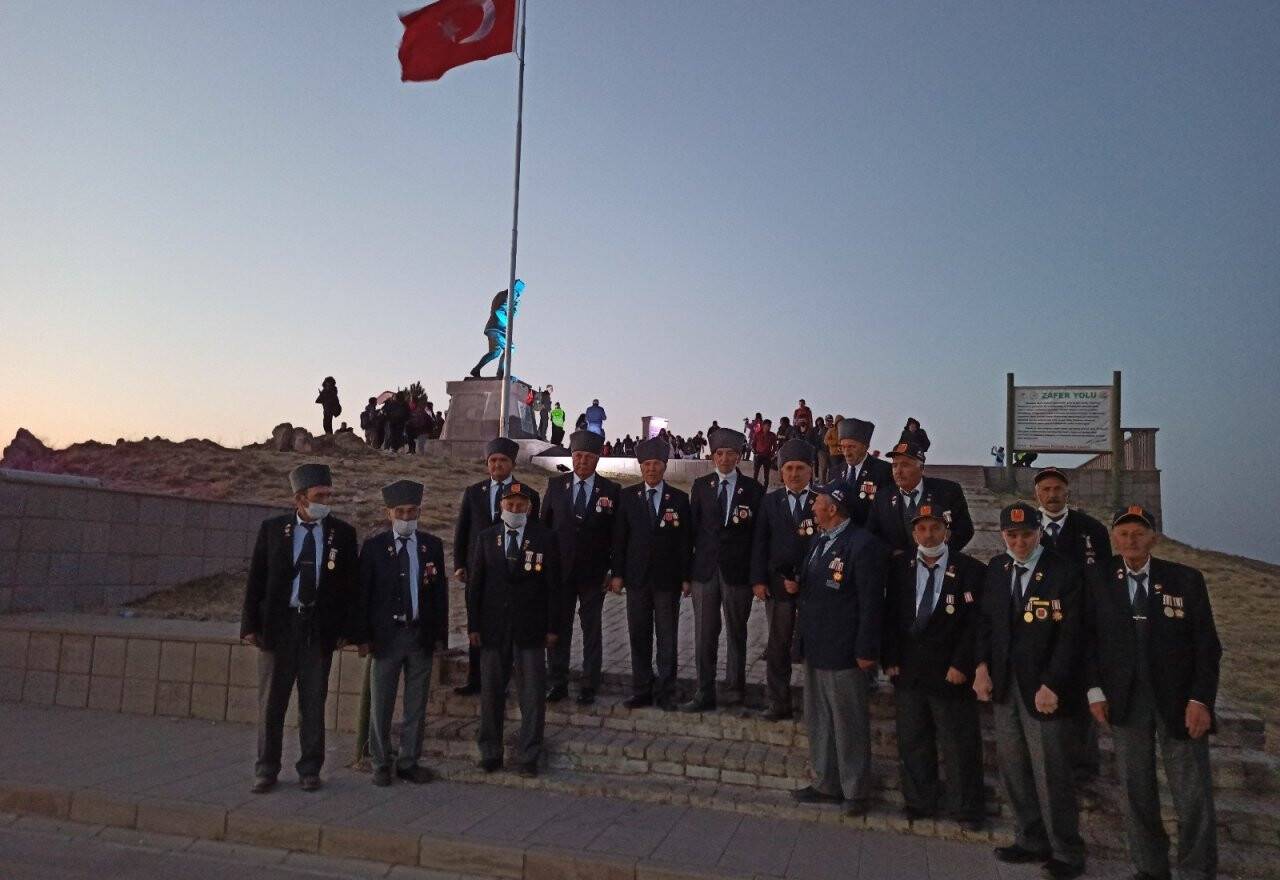 Binlerce kişinin katıldığı Zafer Yürüyüşü tamamlandı