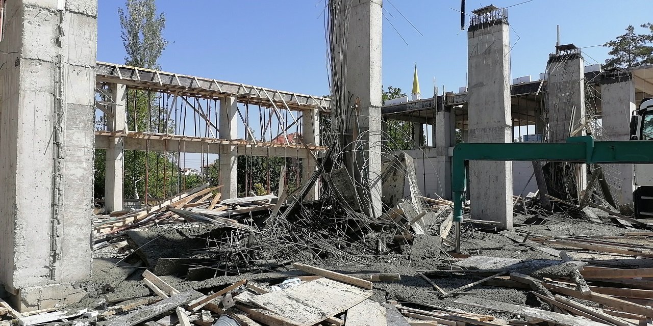 Konya'da bir inşaatın kolonu çöktü: 1'i ağır, 3 yaralı