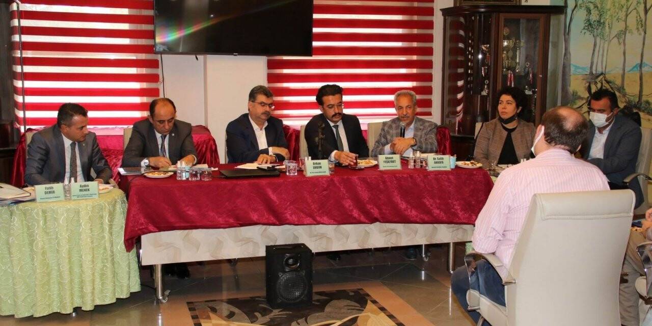 Akşehir’de muhtarlara bilgilendirme toplantısı yapıldı