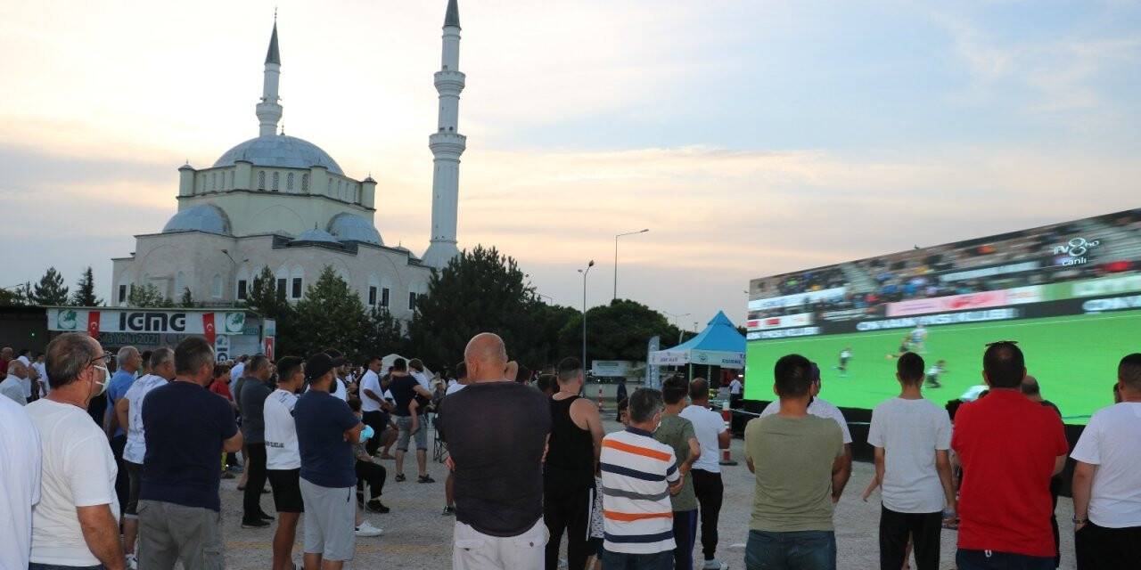 Gurbetçilere Kapıkule’de maç keyfi