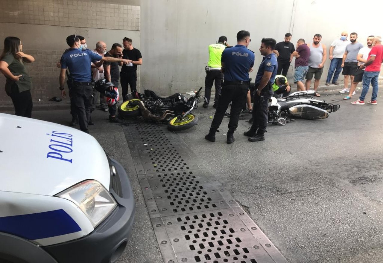 İki motosiklet alt geçitte çarpıştı: 3 yaralı