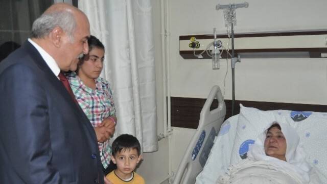 3 Otomobil Çarpıştı: 3'ü Polis 7 Yaralı