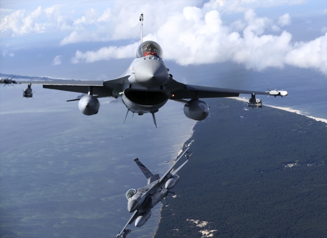 Türk F-16'ları Polonya semalarında NATO sınırlarını koruyor
