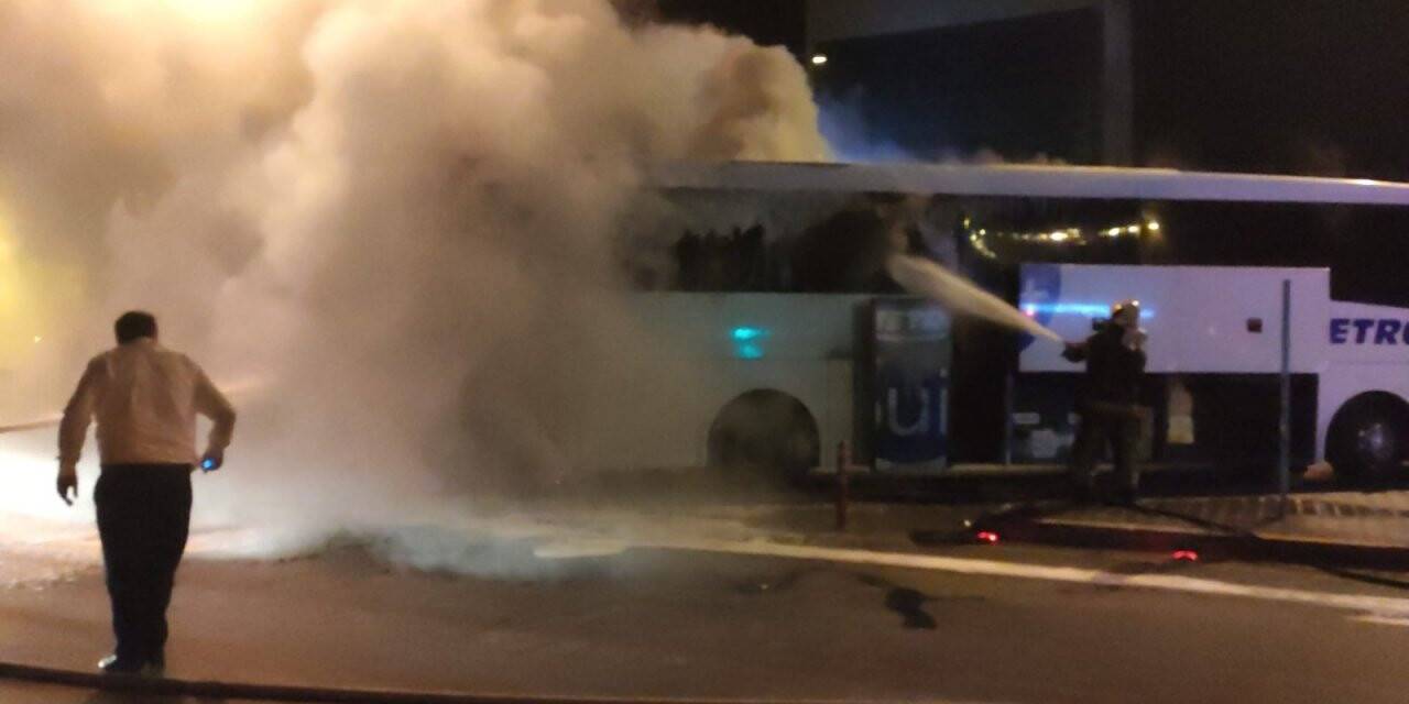 Yolcu dolu otobüs alevlere teslim oldu