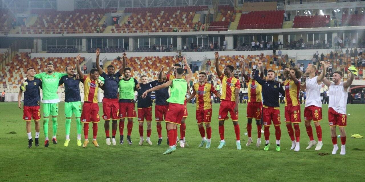 Yeni Malatyaspor’dan galibiyet kutlaması
