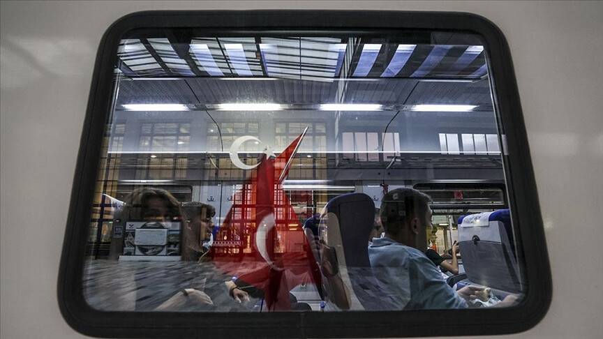 Zafer Treni Ankara’dan 99 gençle harekete geçti