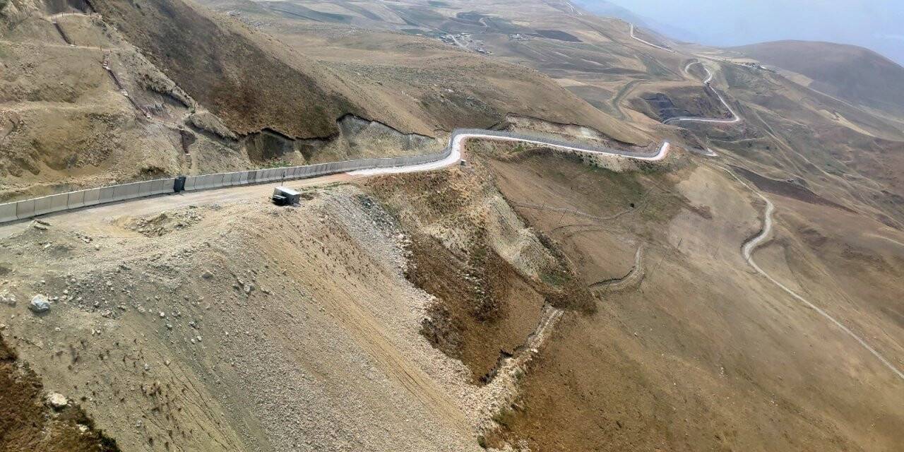 İran sınırındaki duvar çalışmaları aralıksız devam ediyor