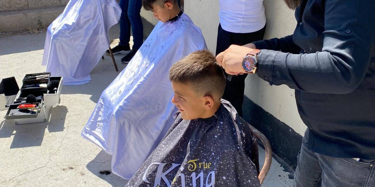 Konya’da berberler öğrencileri ücretsiz tıraş etti