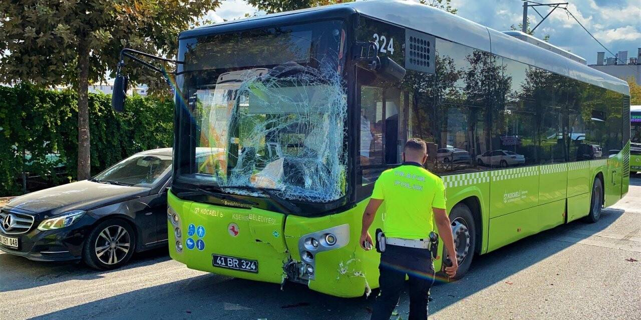 Halk otobüsü minibüsle çarpıştı!