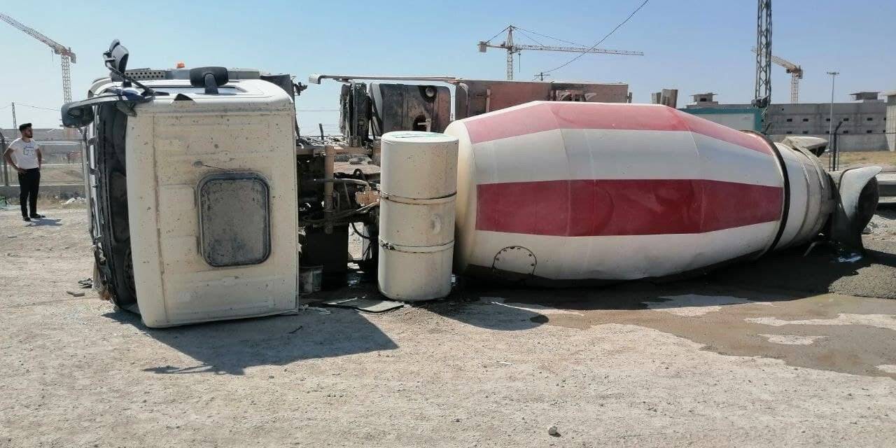 Beton mikseri devrildi