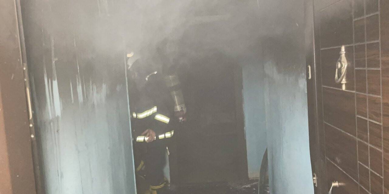 Buzdolabından çıkan yangın evi küle çevirdi