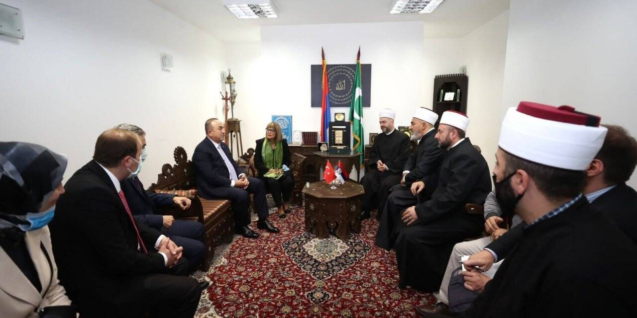 Dışişleri Bakanı Çavuşoğlu, Sırbistan’da Bayraklı Camii’ni ziyaret etti
