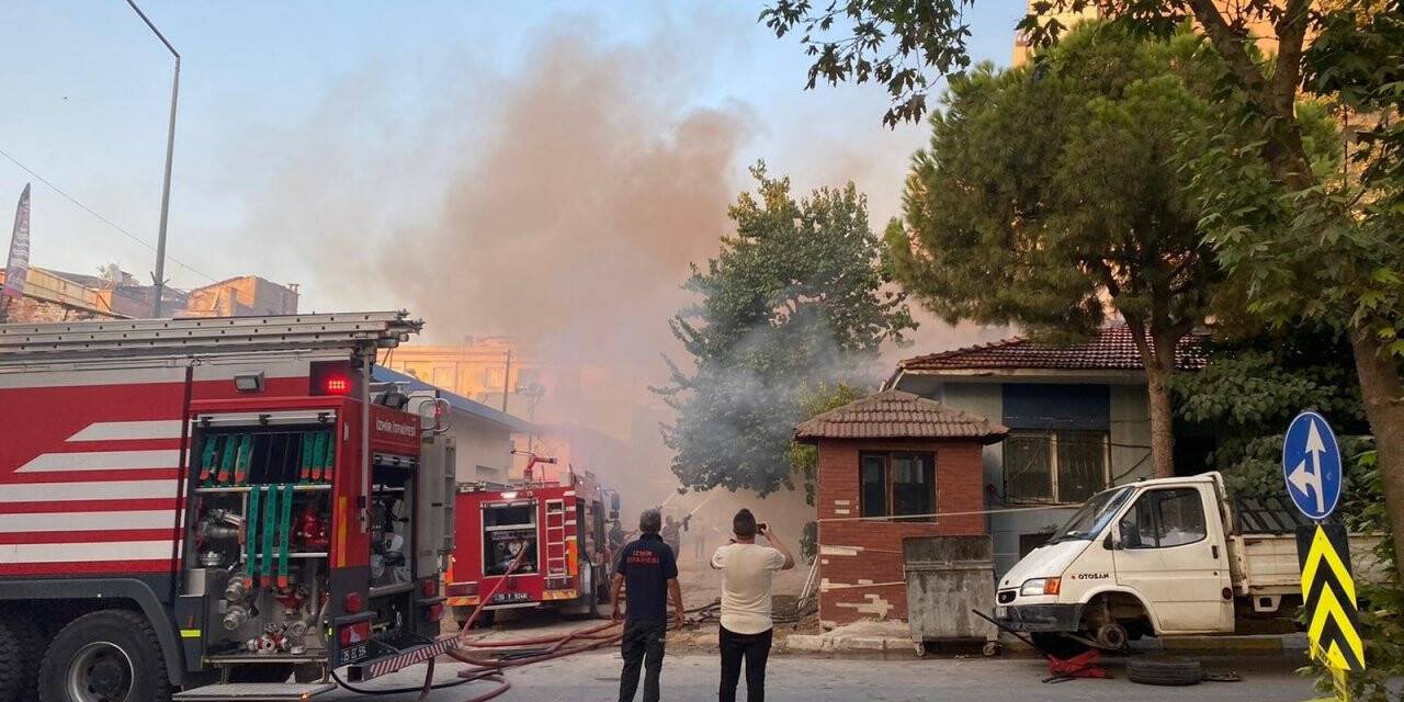 Korkunç olay: Çatı çöktü, itfaiye eri alevlerin içine düştü