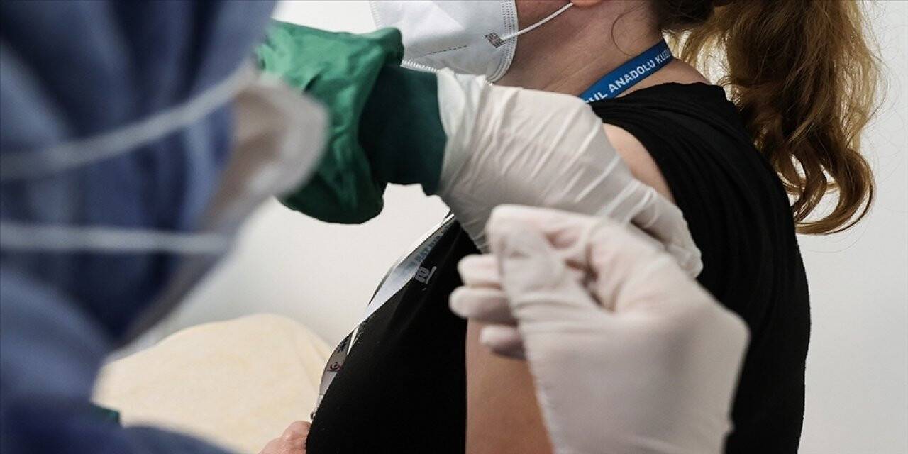 Türkiye'de uygulanan Kovid-19 aşı dozu miktarı 95 milyonu geçti