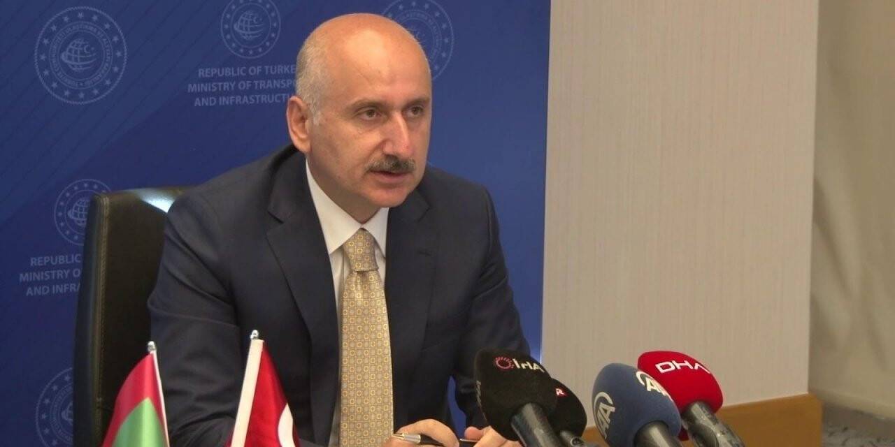 Bakan Karaismailoğlu: (Akdeniz’deki petrol sızıntısı) Şu anda ülkemize ulaşmış herhangi bir kirlilik yok
