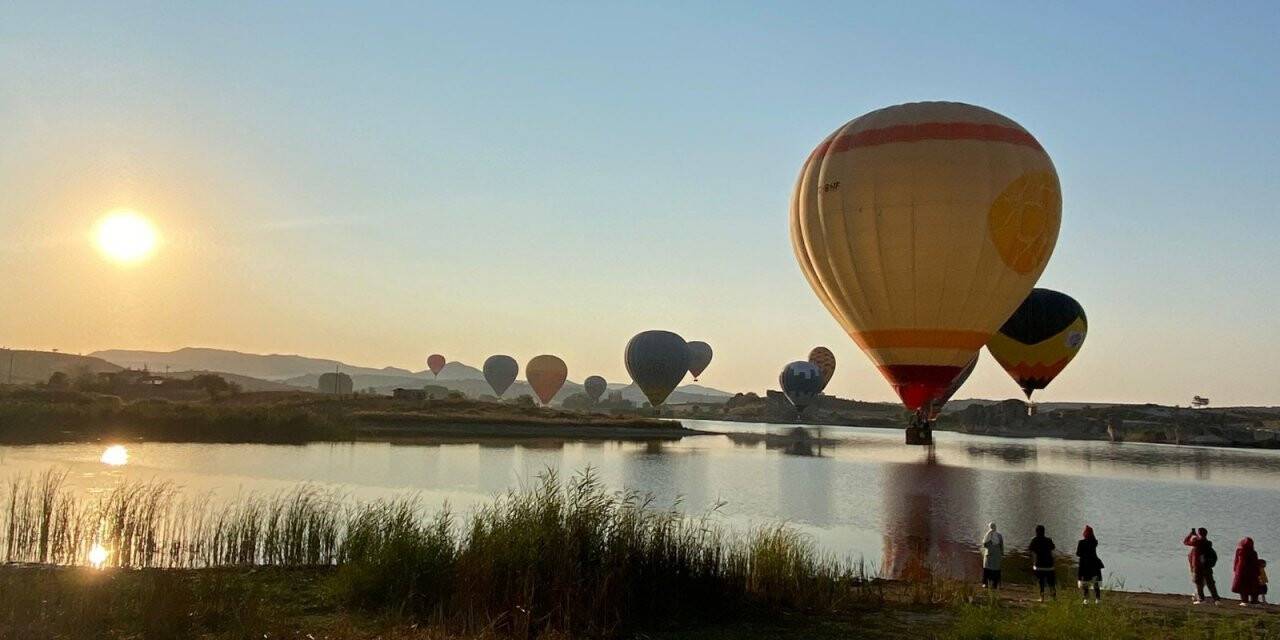Frig Vadisi’ndeki sıcak hava balon uçuşları turizmcilerin yüzünü güldürdü
