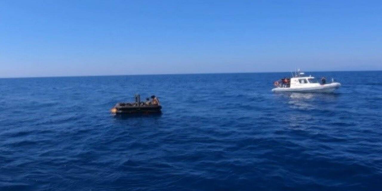 İzmir açıklarında 13 düzensiz göçmen kurtarıldı