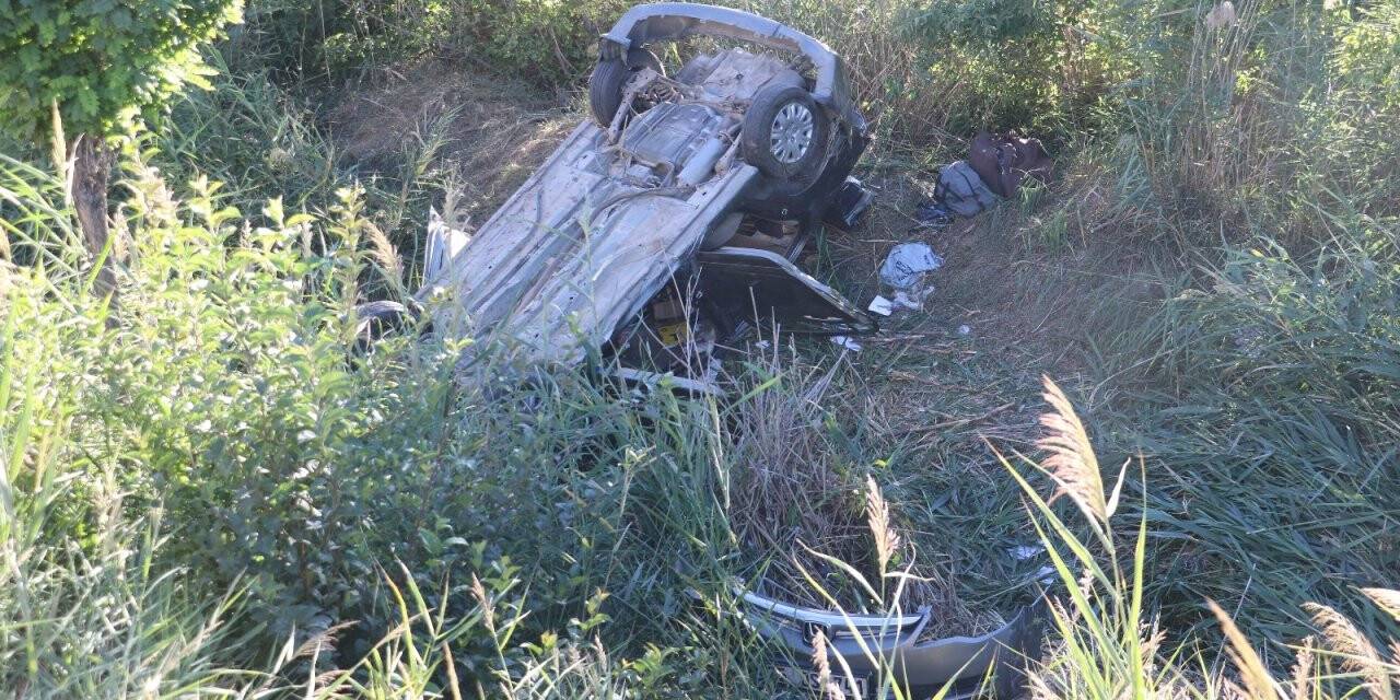 Yoldan çıkan araç şarampole uçtu: 1’iağır 6 yaralı