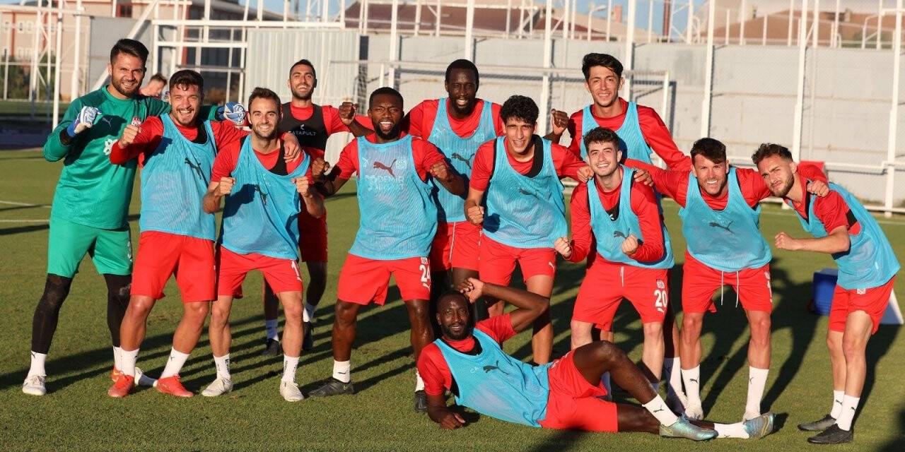 Sivasspor, Fenerbahçe maçı hazırlıklarına çift idmanla devam etti