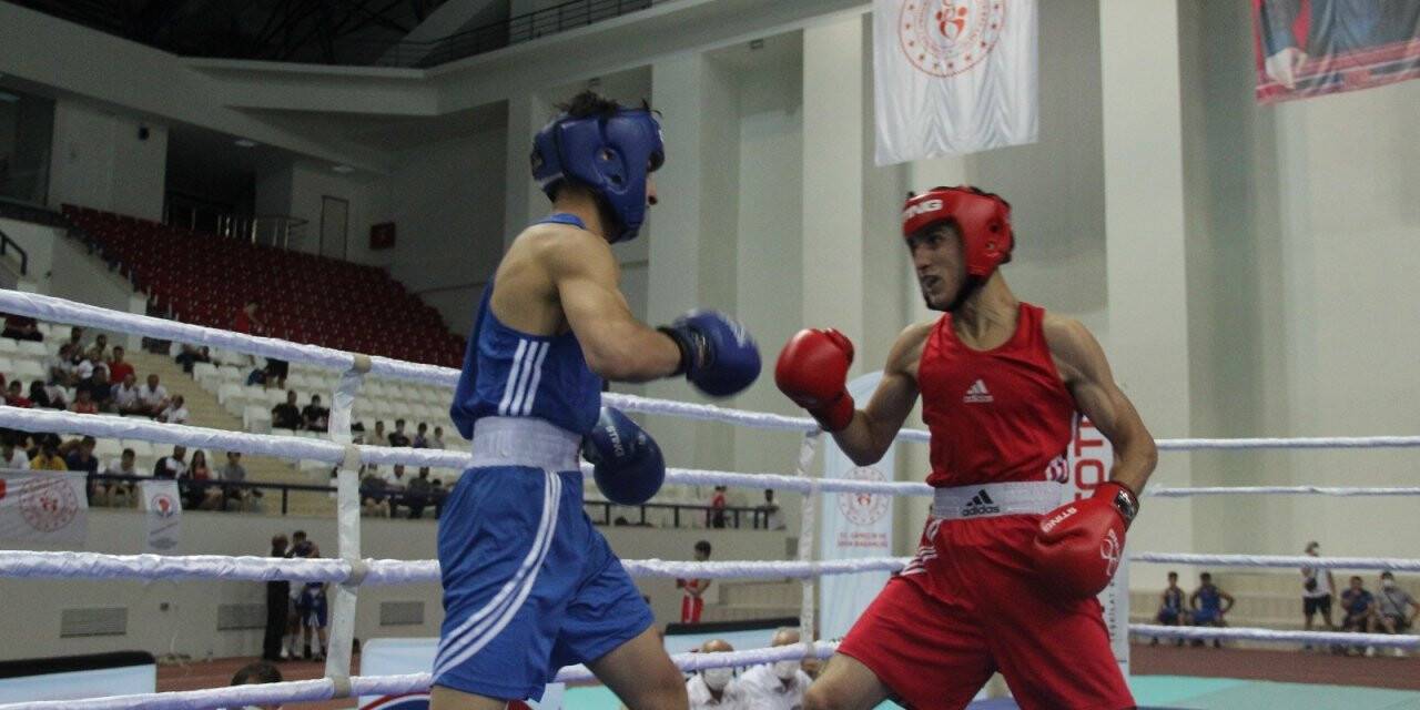 Türkiye Gençler Ferdi Boks Şampiyonası Elazığ’da başladı