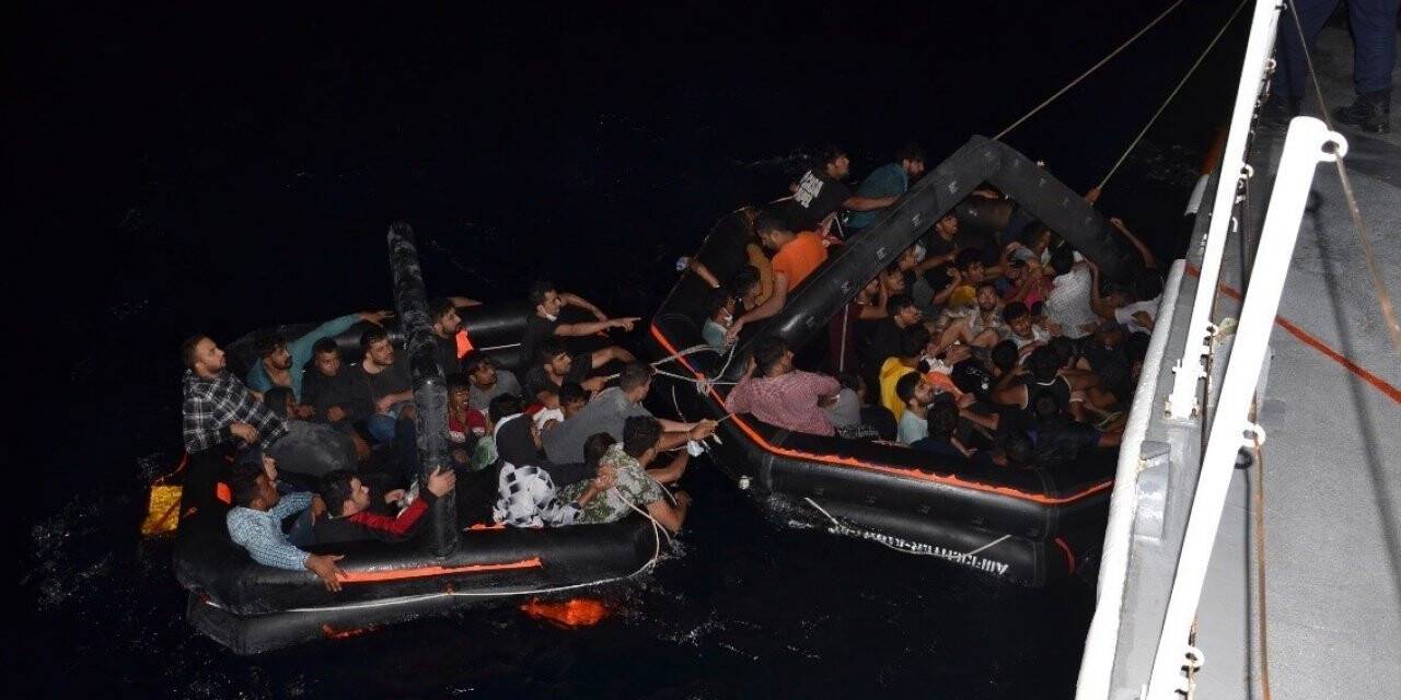 İzmir açıklarında 63 düzensiz göçmen kurtarıldı