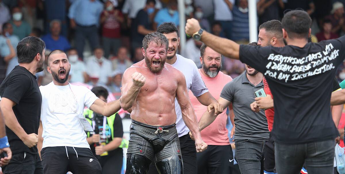 669. Tarihi Elmalı Yağlı Güreşleri’nin başpehlivanı İsmail Balaban oldu