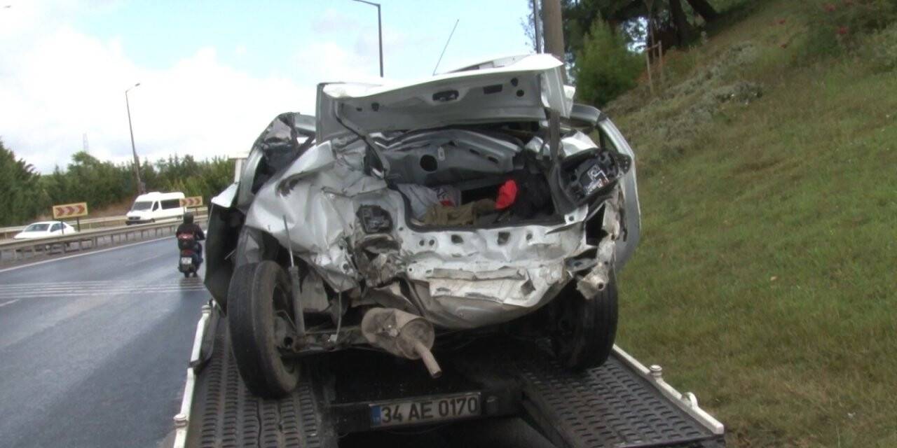 Kaygan zeminde feci kaza: 1’i ağır 3 yaralı