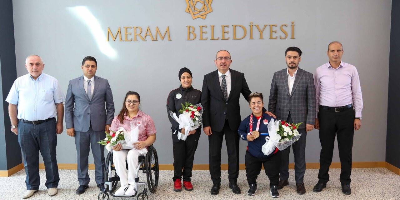 Tokyo’dan dönen sporculardan Başkan Kavuş’a teşekkür ziyareti