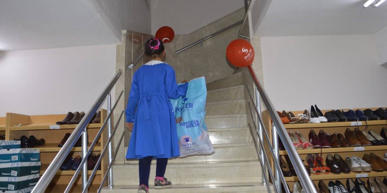 Dost Eli’nden, ‘Okulumda Yanımda olur musun?’